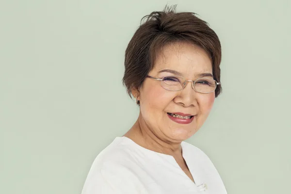 Adulto asiático mulher em óculos — Fotografia de Stock