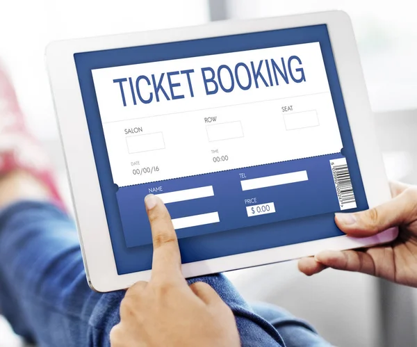 Dijital tablet kullanan kişi