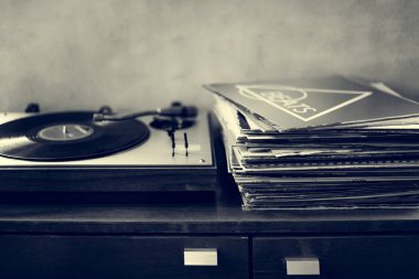 Vinil taşınabilir müzik çalar ve kayıtları