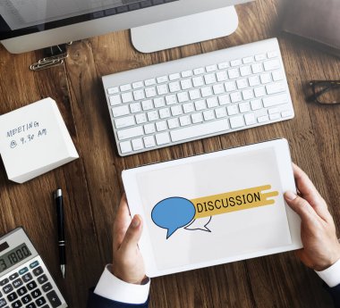 iş kişi dijital tablet kullanma