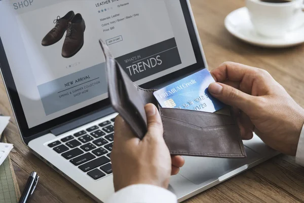 Businessman holding Credit Card — Stock Photo, Image