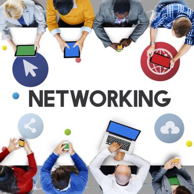 Dijital cihazlar çok ırklı insanlarla.