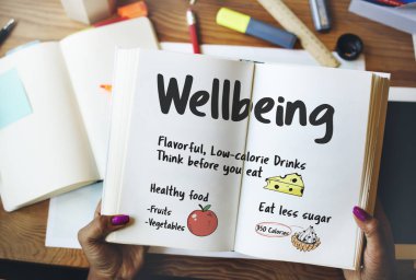 Kadın holding açık kitap