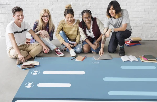 Students working on the project — Stock Photo, Image