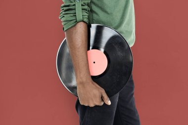 Vinil disk tutan adam