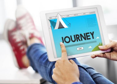 Dijital tablet kullanan kişi