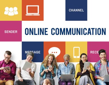 Dijital aygıtlar kullanan insanlar