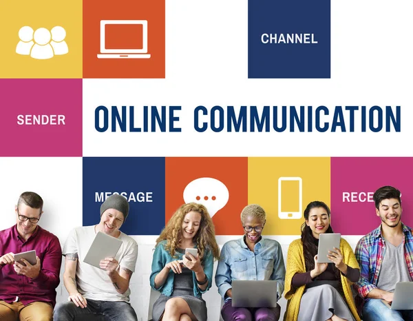 Dijital aygıtlar kullanan insanlar