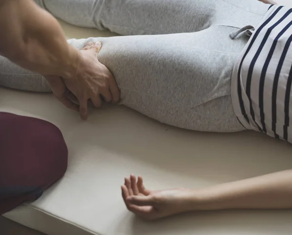 Menschen Ausbildung zur Massage zu machen — Stockfoto