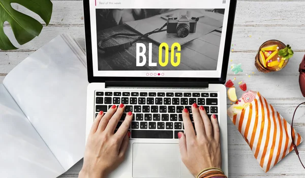 Woman hands typing on laptop — Stock Photo, Image