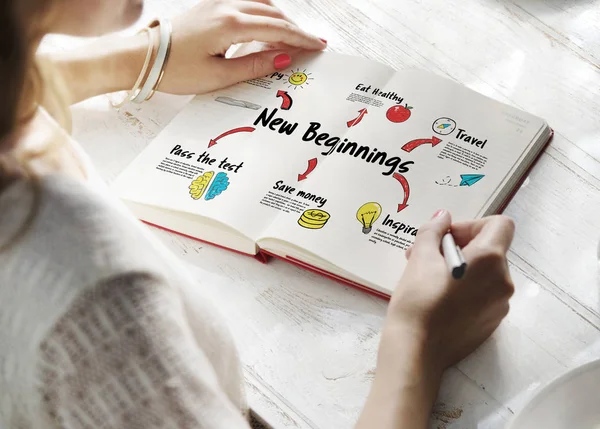 Woman writing in notebook — Stock Photo, Image