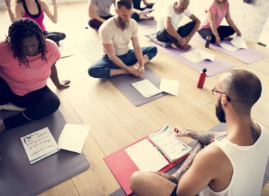 İnsanların öğrenme joga