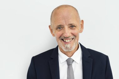 gülümseyen kıdemli iş adamı