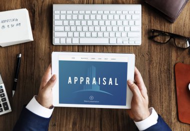 iş kişi dijital tablet kullanma