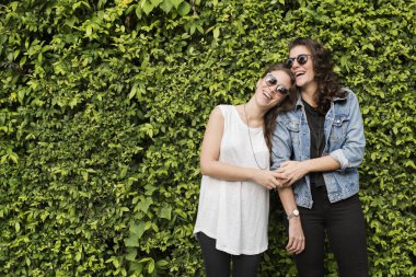 Lezbiyen çift birlikte