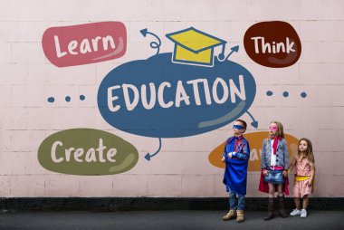 Çocuk süper kahraman kostümleri