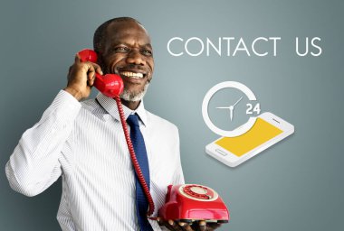 telefonla konuşan işadamı
