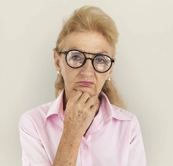 Mujer mayor en gafas — Foto de Stock