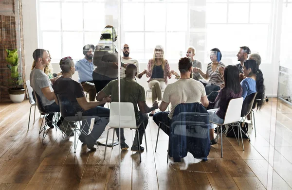 Grupo de diversidade Pessoas em reunião — Fotografia de Stock