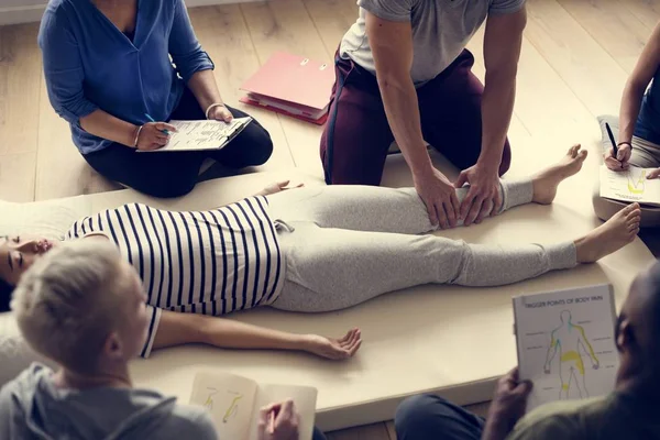 People Training to make Massage — Stock Photo, Image