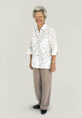 Neşeli üst düzey Asyalı kadın