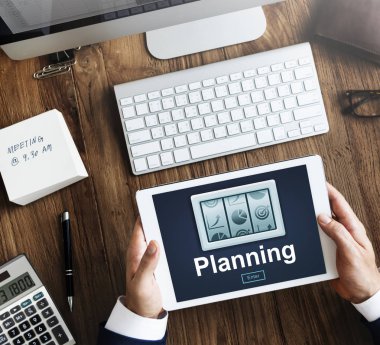 iş kişi dijital tablet kullanma