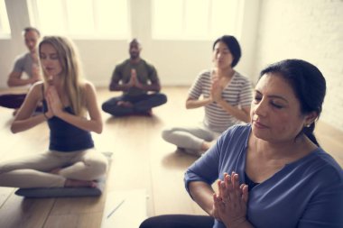 Çeşitlilik insanlar egzersiz yapıyor 