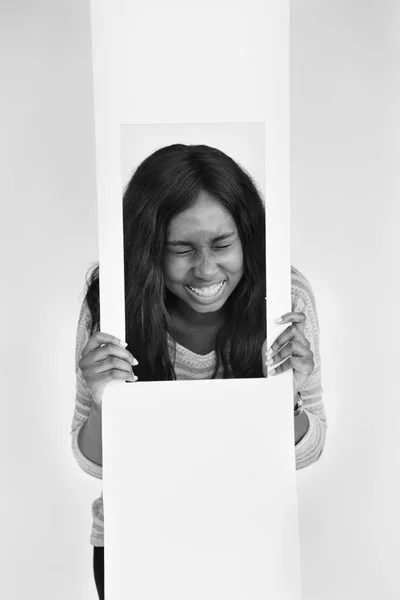 Afrikanerin mit Rahmen — Stockfoto