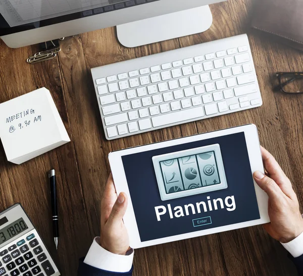 iş kişi dijital tablet kullanma