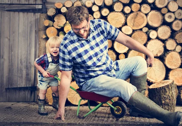 Buon padre e piccolo figlio — Foto Stock