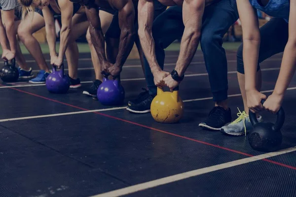 Persone attive in palestra — Foto Stock