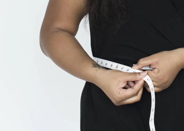 Mujer mide su cintura —  Fotos de Stock