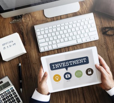 iş kişi dijital tablet kullanma