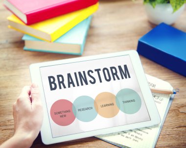 kişi holding dijital tablet