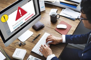 bilgisayarla çalışma iş adamı