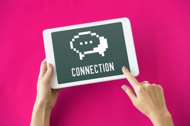 insan elinden tutarak dijital tablet