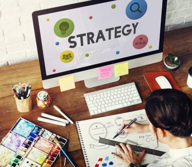 Sanat Atölyesi çalışan kadın