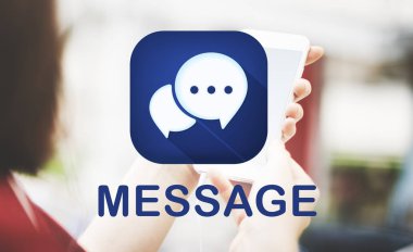 Hareket eden telefon içinde tarama kadın