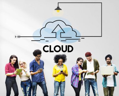 Dijital aygıtlar kullanan insanlar