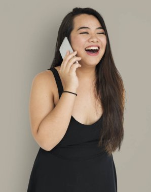 Akıllı Telefonla Konuşan Kadın