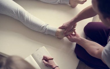 İnsanlar masaj yapmak eğitim