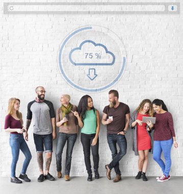 Duvara yakın duran insanlar  