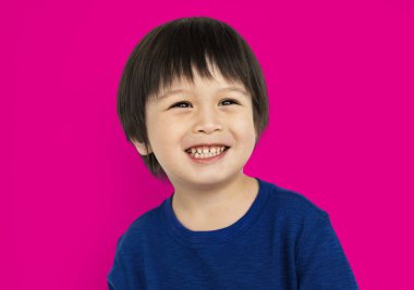 gülümseyen şirin Asyalı çocuk