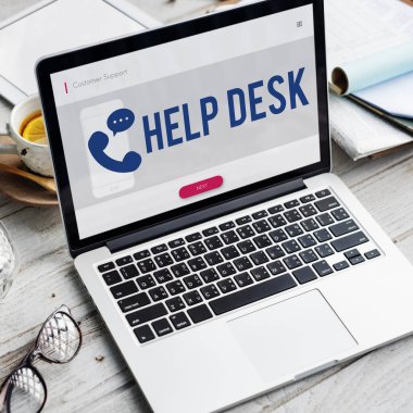 çalışma alanı tablo açılan laptop
