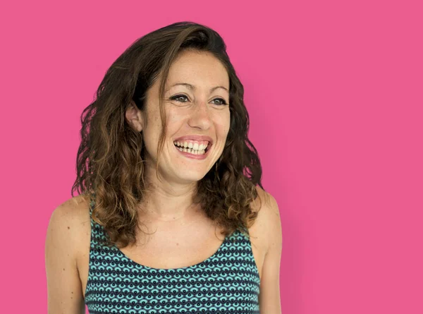 Güzel, gülümseyen kadın 