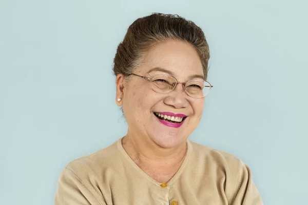 Érett ázsiai nő mosolyog — Stock Fotó