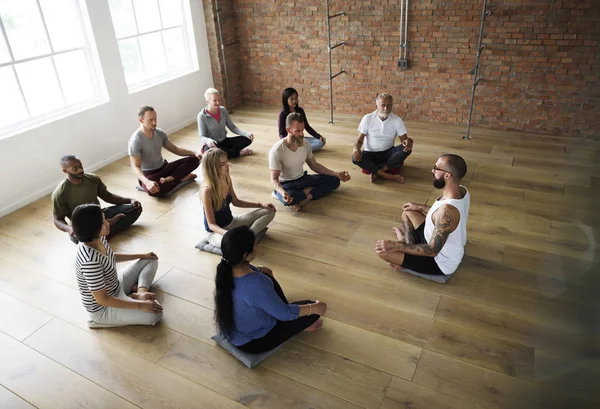 People doing joga in the Class — Stock Photo, Image