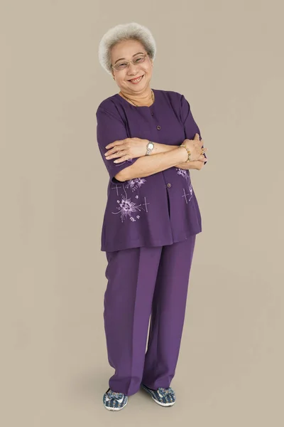 Lachende Senior Aziatische vrouw — Stockfoto