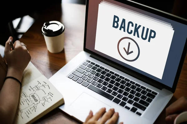 Woman working on laptop — Stock Photo, Image