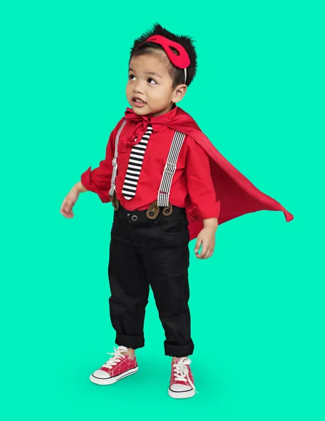 Pequeño asiático chico en superhéroe traje — Foto de Stock